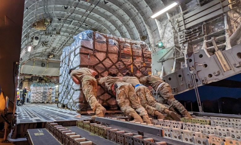 ABD ekipleri ve yardım malzemeleri Dover Hava Kuvvetleri Üssü'nden Türkiye'ye yola çıkıyor. 21 Mart 2023