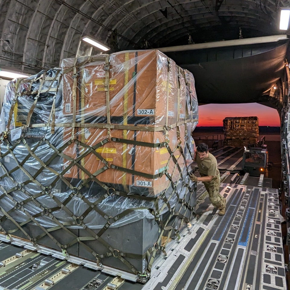 ABD ekipleri ve yardım malzemeleri Dover Hava Kuvvetleri Üssü'nden Türkiye'ye yola çıkıyor. 21 Mart 2023