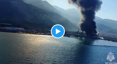 İskenderun Limanı'nda çıkan yangınları söndürme çalışmaları 23 Nisan 2024
