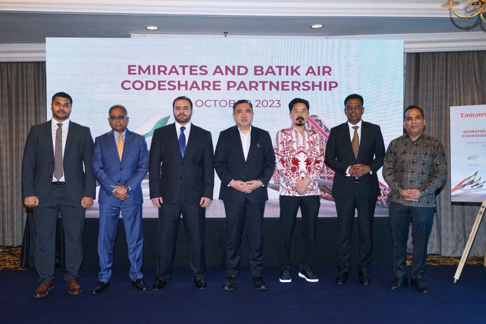 emirates, batik air