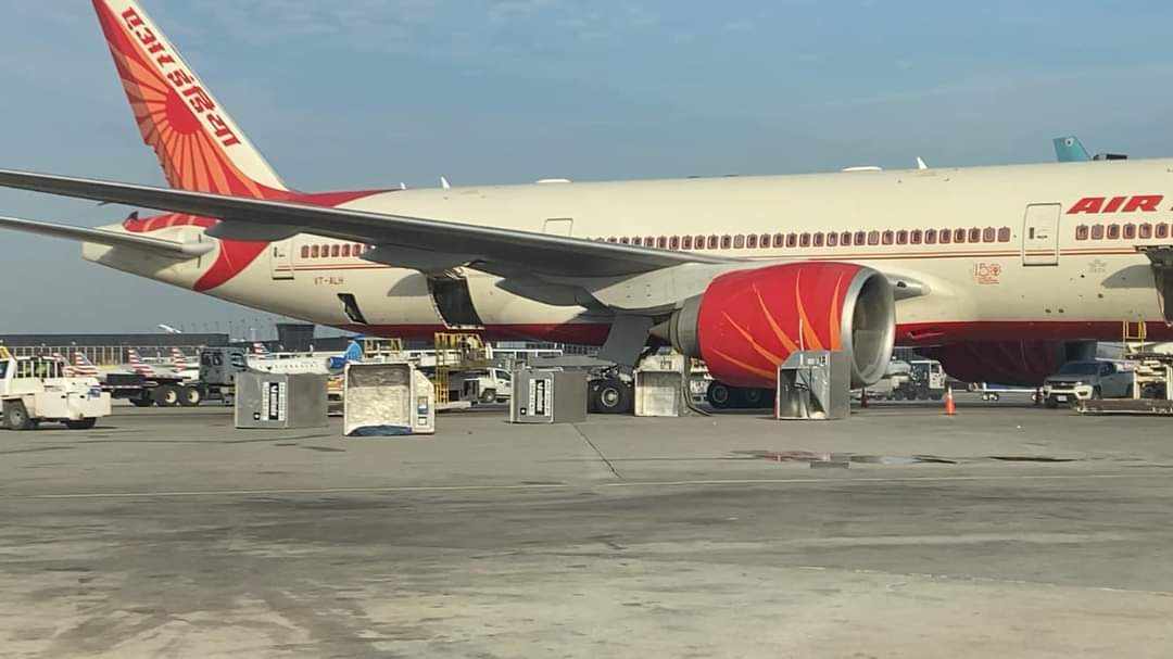 Chicago O'Hare Havalimanı'nda 3. Kez Kargo Konteynerleri Uçaklara Çarptı!