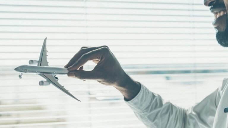 Uçuş Harekat Uzmanı Nedir, Ne İş Yapar?