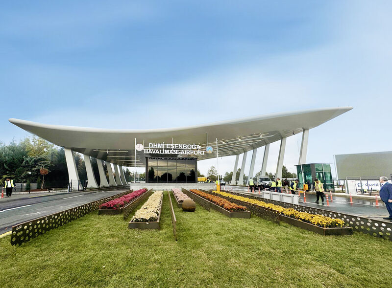 Ankara Esenboğa Havalimanı'nın yeni ana giriş nizamiyesi, bugün itibarıyla kullanıma girdi 1 esenboga
