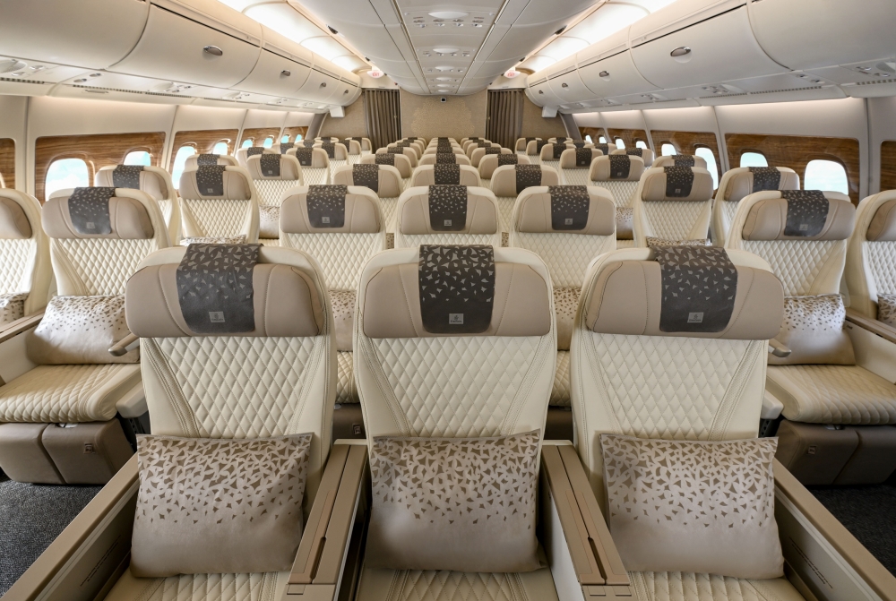 Emirates, yenilenen ilk A380 uçağını hizmete aldı 3 emirates