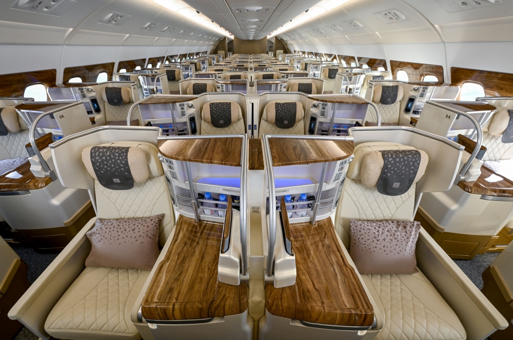 Emirates, yenilenen ilk A380 uçağını hizmete aldı 4 emirates