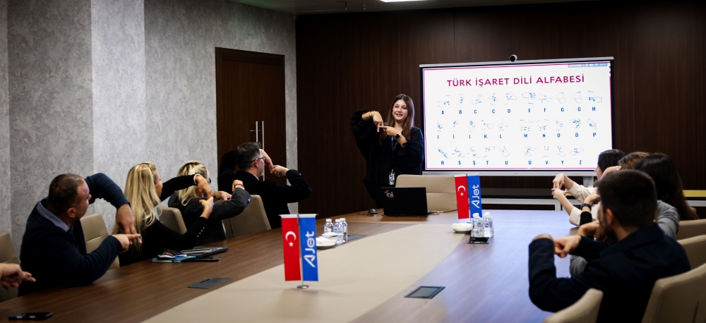 AJet kabin ekiplerine İşaret Dili Eğitimi verecek